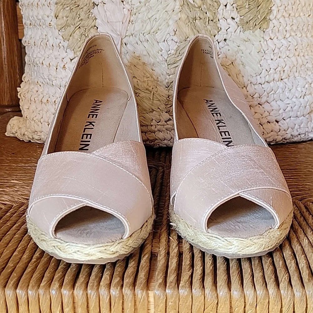 NWOT, Anne Klein Ezzie espadrille open toe sandals, size 9